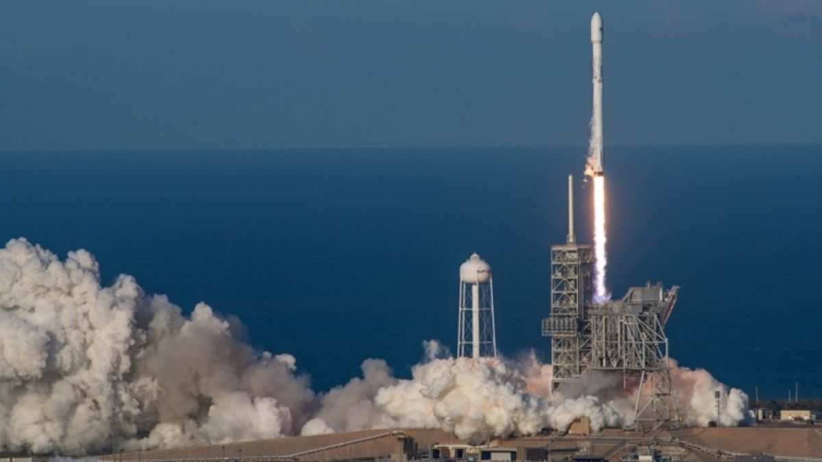 SpaceX изстреля една ракета за трети път