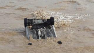 Ад в Кипър! Най-малко трима души загинаха при наводнения 