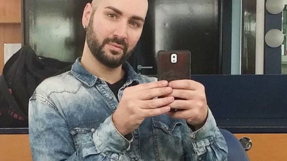 Гримът, който този мъж си прави, е уникален! Никога не сте виждали такова нещо (ВИДЕО)