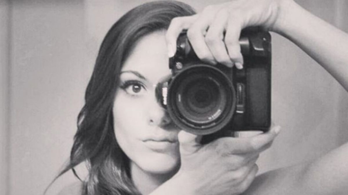Красива фотографка провали цяла сватба! Първо прави секс с един от гостите, а после... (СНИМКИ 18+)