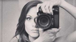Красива фотографка провали цяла сватба! Първо прави секс с един от гостите, а после... (СНИМКИ 18+)