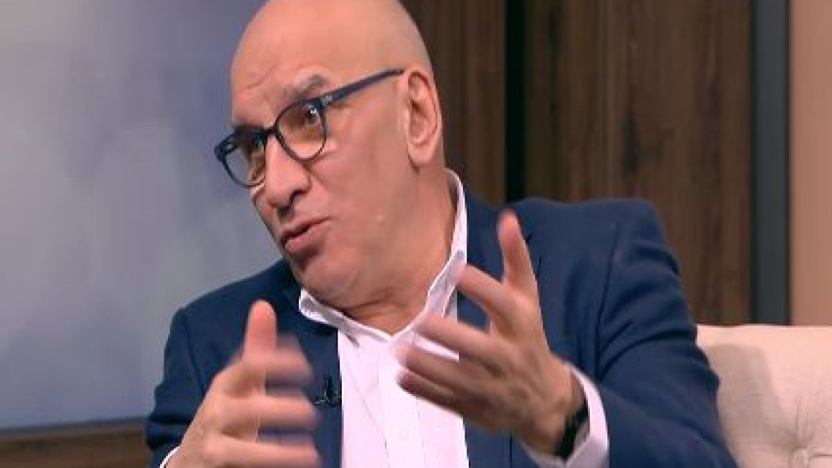 Хампарцумян сложи Николай Банев на мястото му и го сравни с Мария-Антоанета, защото...