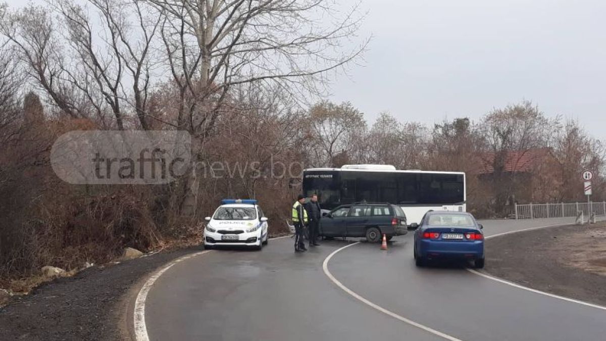 Първи подробности за страшната катастрофа с кола и автобус в Пловдивско (СНИМКИ)