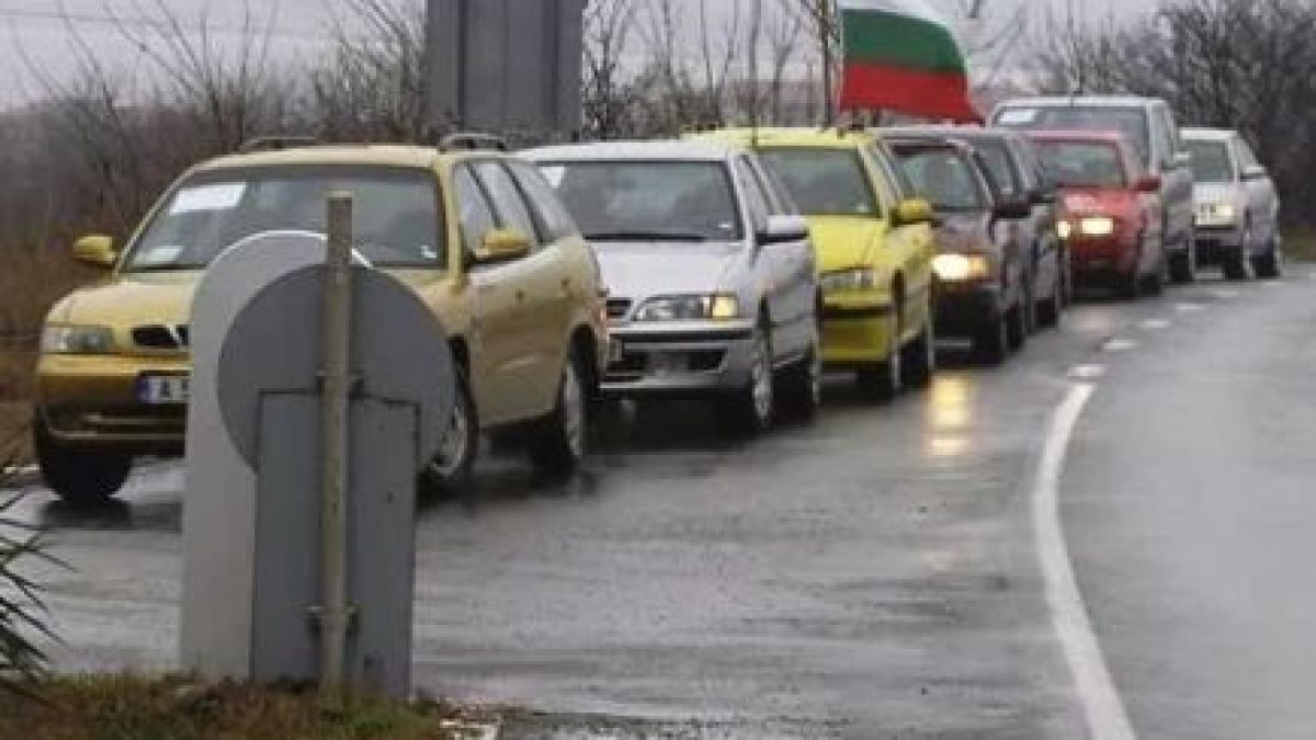 Започна се: Шепа протестиращи блокираха  Е-79