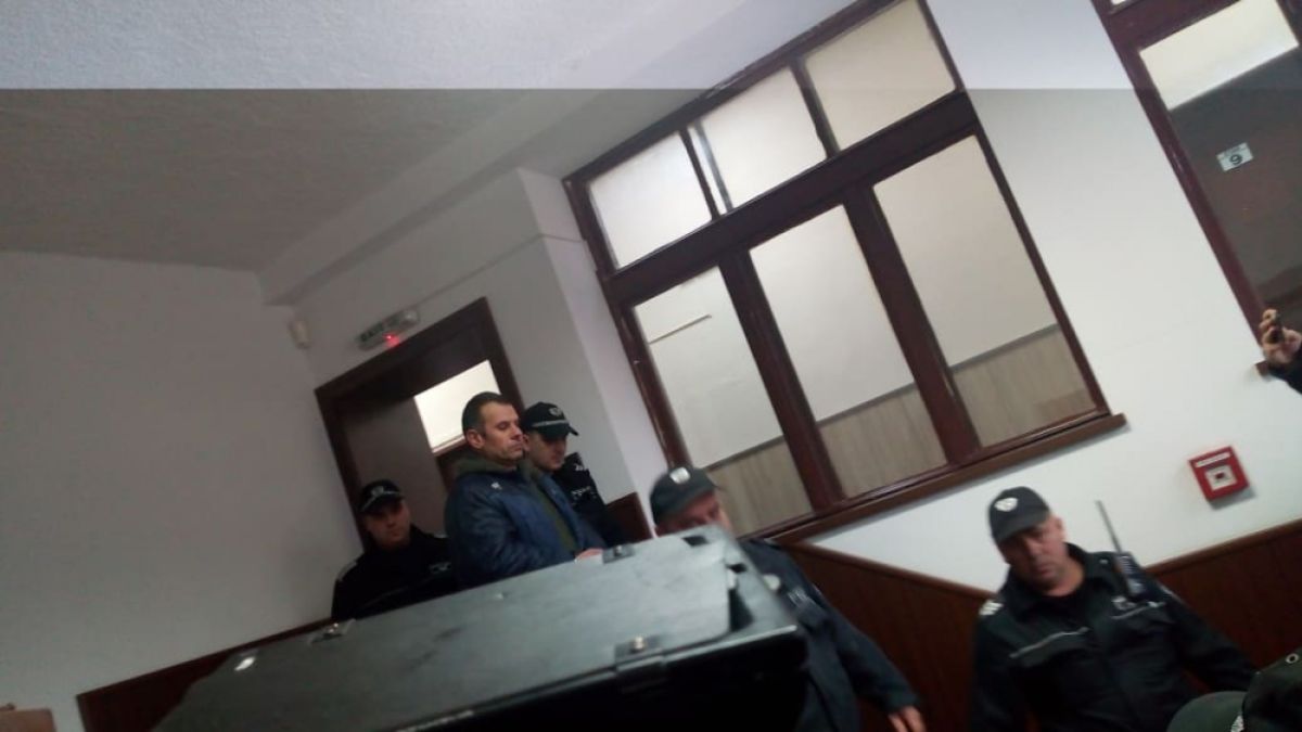 Извънредно и първо в БЛИЦ! Ето го Светослав - убиеца на рейнджърката Десислава, влезе в съда с ехидна усмивка (СНИМКИ/ВИДЕО)