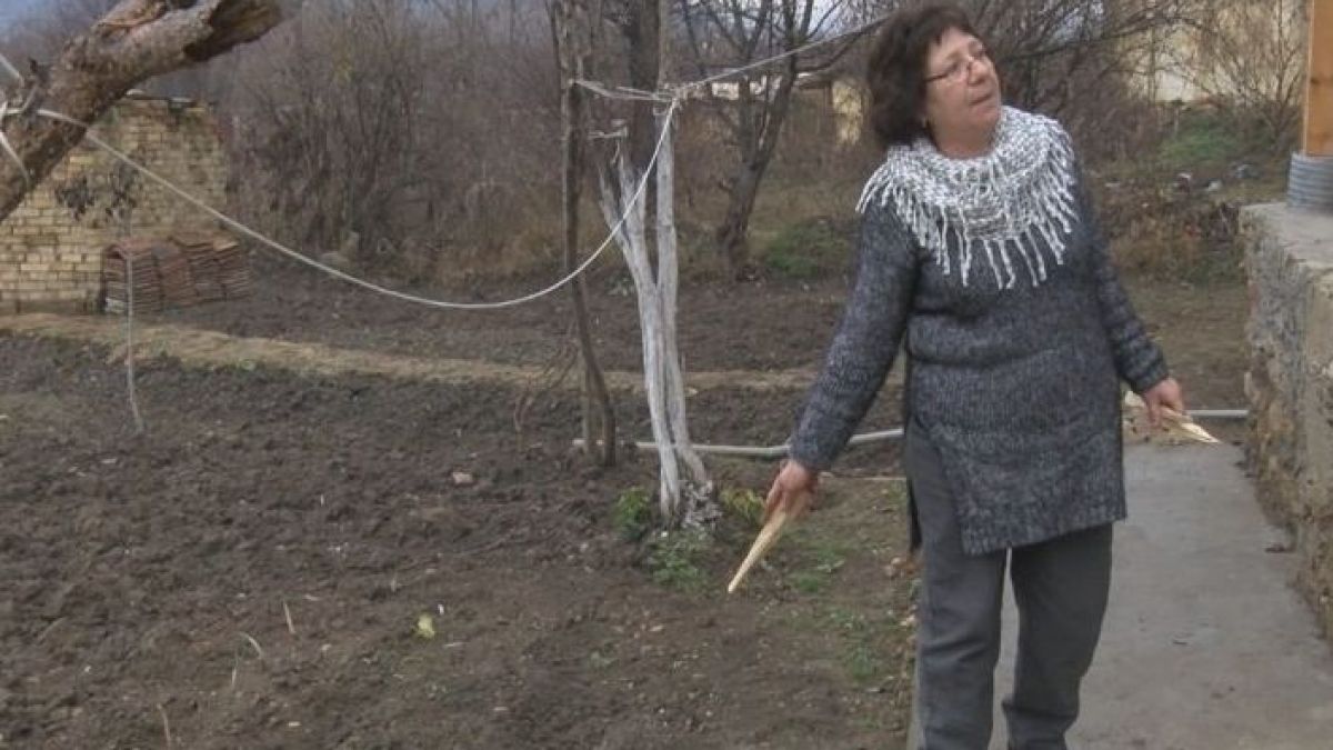 Първи СНИМКИ от мястото на бруталното убийство и изнасилване на 70-годишната баба Петра, във фаталната нощ извършителят...