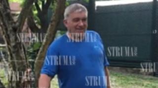 Такова нещо не се вижда всеки ден! Петрички бизнесмен безстрашно гали нежното тяло на тази красива... (ВИДЕО)