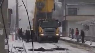 Кретения по нашенски или как се асфалтира в снега (СНИМКИ/ВИДЕО)