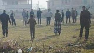 В циганската махала в Петрич почерня от полиция, ромите са в паника 