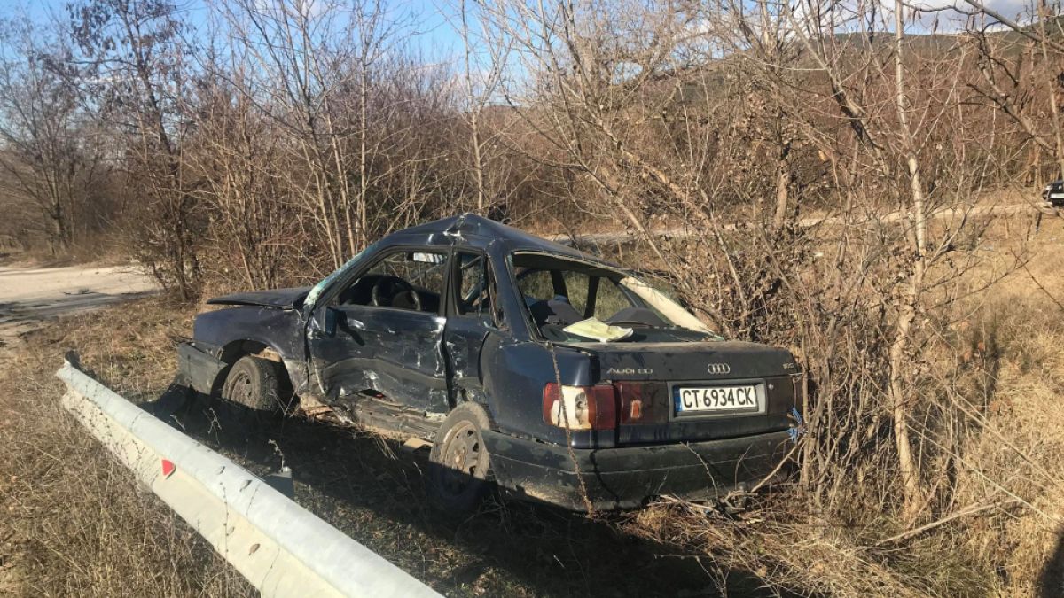 Черна вест след тежката катастрофа, която затвори подбалканския път 