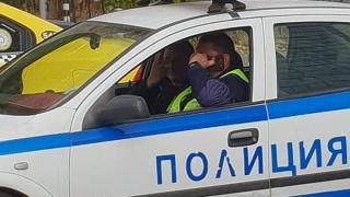 Само в БЛИЦ! За тази СНИМКА на двама столични полицаи, които вбесиха цяла България, дълго ще се говори! 