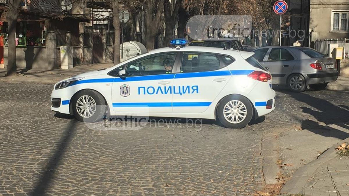Мерцедес направи път на пешеходка, но малко след това... (СНИМКИ)