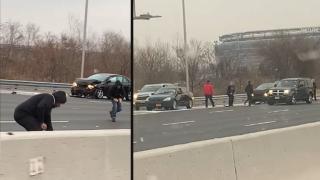 Инкасо автомобил разпиля пари на магистрала в САЩ (ВИДЕО)