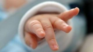 Ужас в Дупница! Бебе на 10 дни умря в дома си