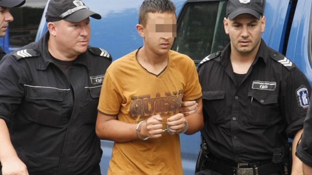 Убиецът на 11-годишната Никол се тръшка, че не иска в затвора
