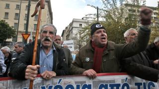 Хиляди пенсионери блокираха Атина