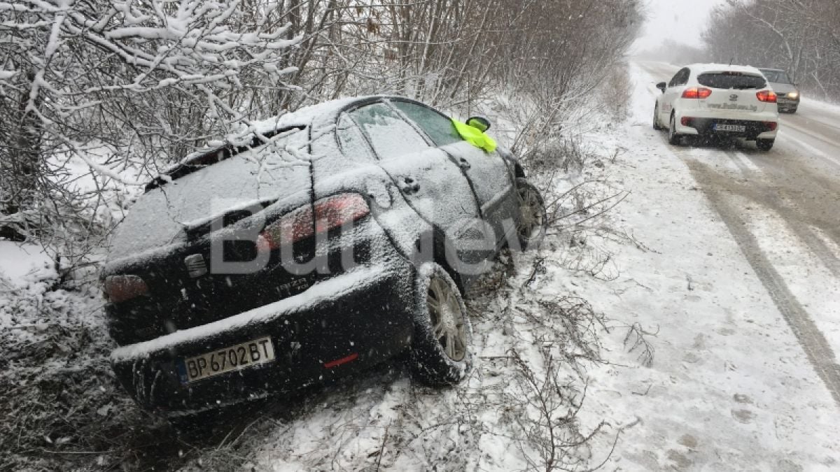Във Врачанско е ад! Втора кола стана жертва на лошото време (СНИМКИ)