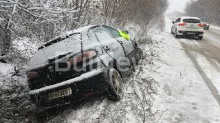 Във Врачанско е ад! Втора кола стана жертва на лошото време (СНИМКИ)
