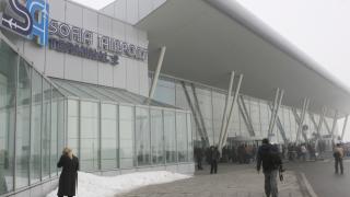 Заради силния снеговалеж! Пренасочиха 6 полета до София