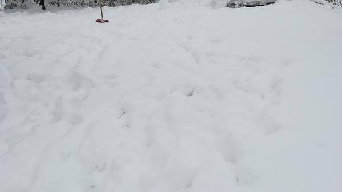 Европа в снежен капан! Лошото време вече убива (СНИМКИ)
