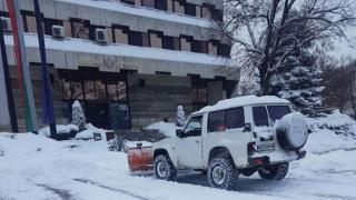 Не е за вярване какво направи кмет на дупнишко село, за да спаси хората от натрупалия сняг (СНИМКИ)