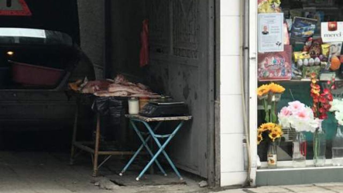 Пишман месари продават свинско на тротоари в Пловдив