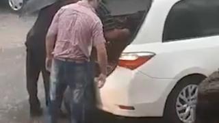 Траурна процесия тръгна към болницата заради странни звуци от ковчега на мъртвеца (СНИМКИ)