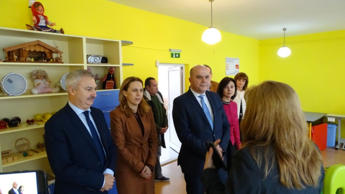 Вицепремиерката Марияна Николова с изключително благороден жест в Монтана 
