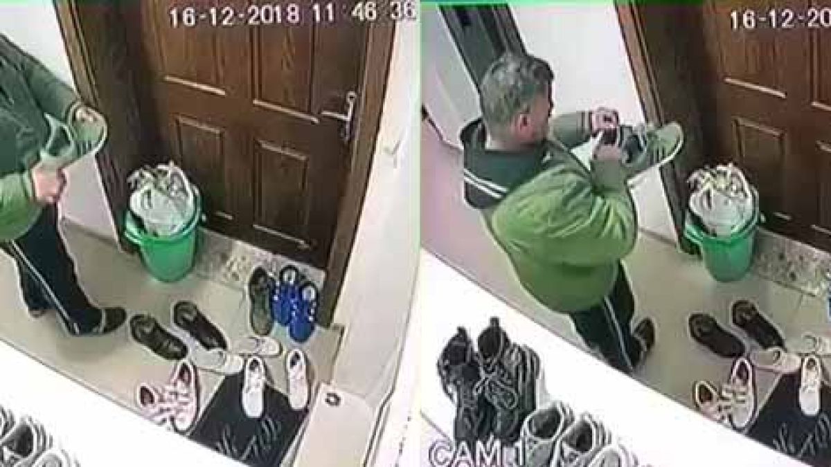 Мъж по чехли се спря пред вратата на апартамент, огледа се хубаво и направи нещо много гнусно (ВИДЕО)