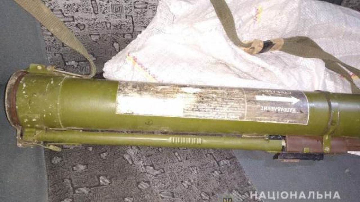 Мъж забрави в такси на задната седалка.... ръчен гранатомет