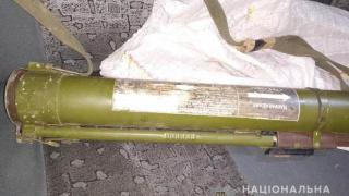 Мъж забрави в такси на задната седалка.... ръчен гранатомет