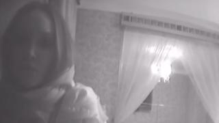 Заловиха предприемчиво момиче да продава девствеността на ученичка в хотел (ВИДЕО)