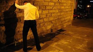 Пловдивчанин използвал врата на магазин в Кършияка за писоар, забиха му солена глоба