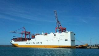 Екшън в устието на Темза: Мигранти отвлякоха кораб, британски командоси от отряд Х ги атакуват от хеликоптер! (СНИМКИ)