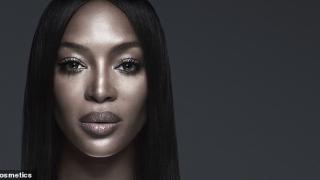 Наоми Кембъл се разсъблече гола! Причината е смайваща (СНИМКИ 18+)