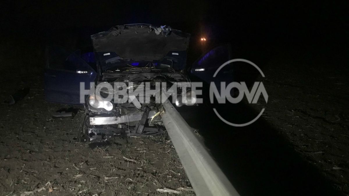 Първи СНИМКИ от тежкия сблъсък, който окървави пътя Казанлък-Стара Загора