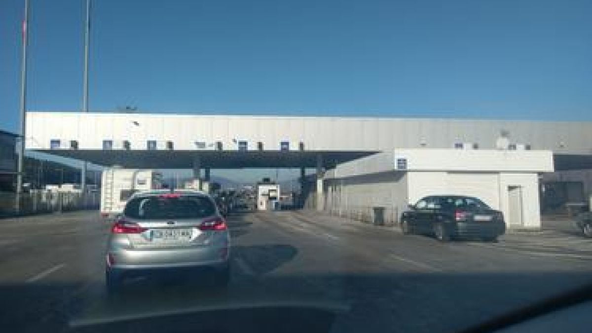 Тапи по границите с Турция и Сърбия