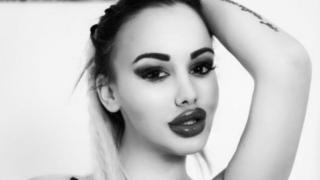 Скандалната моделка Кристин Каменова се пусна чисто гола навръх Бъдни вечер (СНИМКА 18+)
