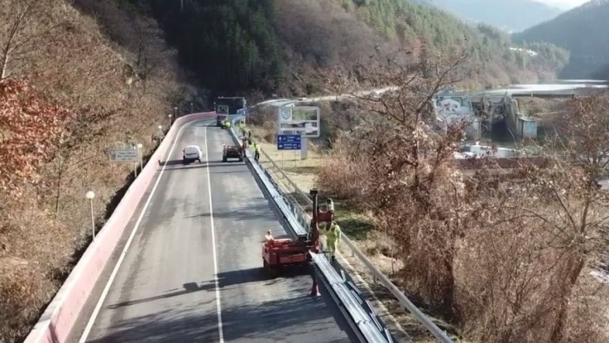 Пак затварят пътя край Своге по искане на следствието