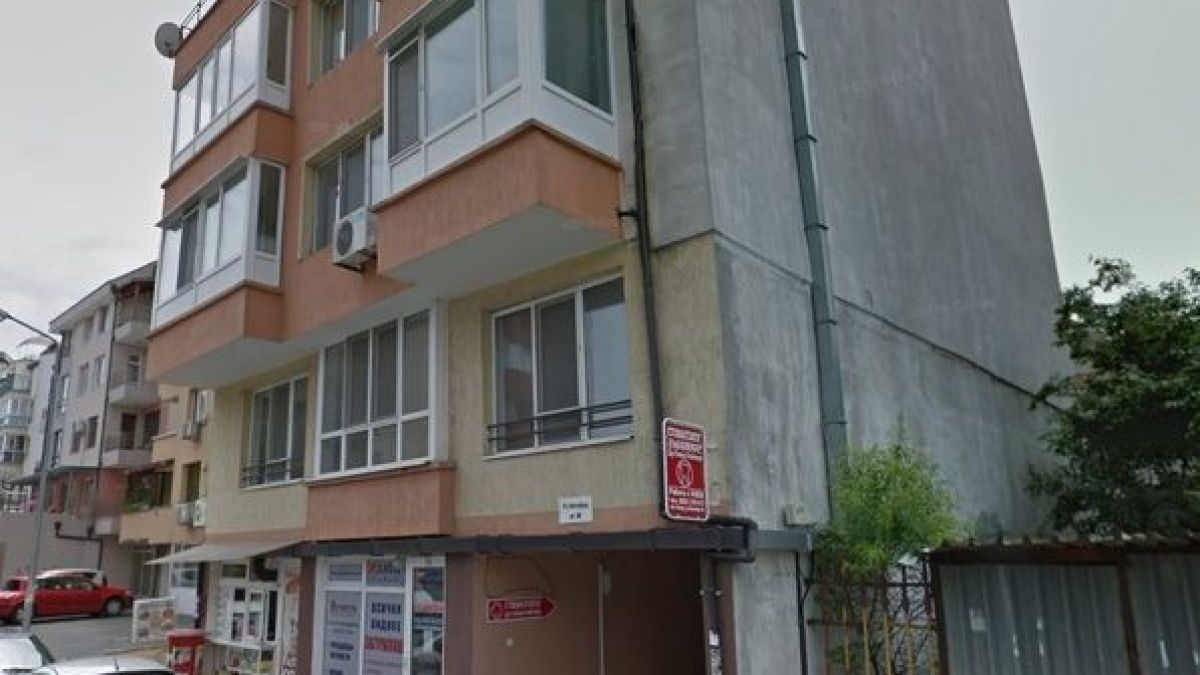 Жестока драма: Бургазлийка изпадна в депресия и провисна от козирката на тераса и...