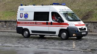 Очевидци заснеха горяща кола, която се ударила преди това в стълб (ВИДЕО)