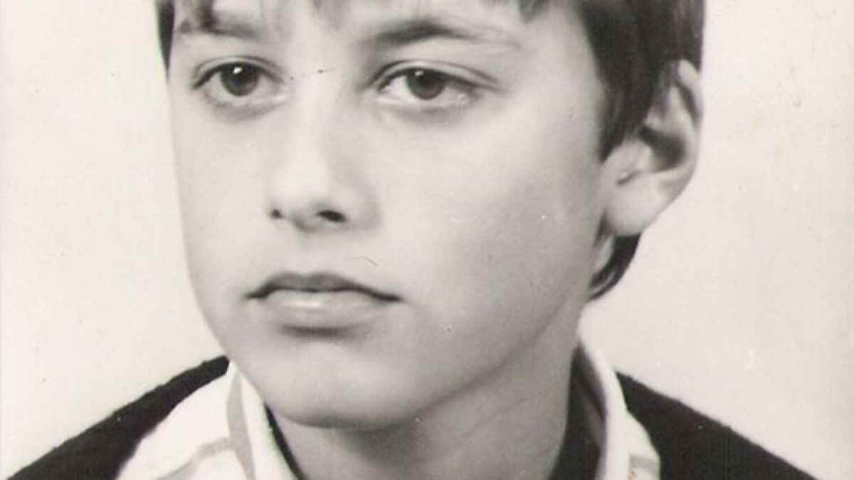 Хайде на бас, че няма да го познаете! Той е сексимвол на българското кино, но тук е неузнаваем! (СНИМКА)