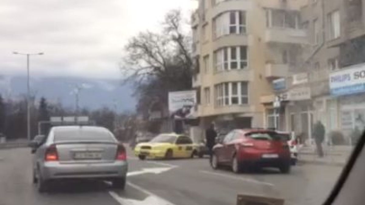 Само в БЛИЦ: СНИМКИ и ВИДЕО показаха що за кошмарни инциденти станаха преди минути в София