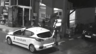 Полицай нападна с юмруци служител на бензиностанция (СНИМКИ)