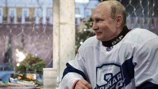 Путин поигра хокей на Червения площад и разкри къде ще изкара празниците (ВИДЕО)