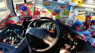 Шофьор на автобус пести пари цяла година, за да... (ВИДЕО)