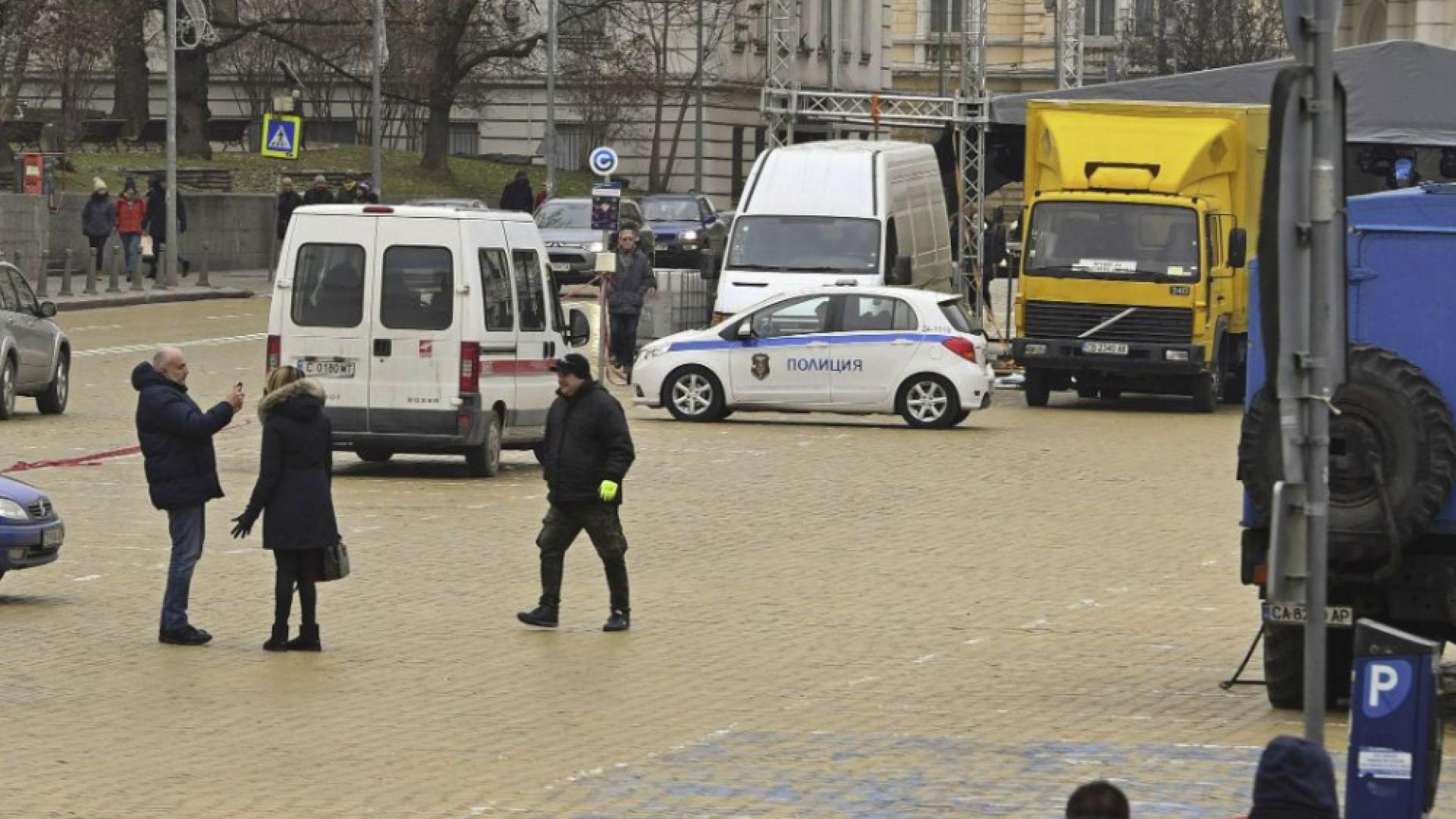 Ченгета от "Антитерор" с тежко оборудване пазят реда на празничния концерт в София