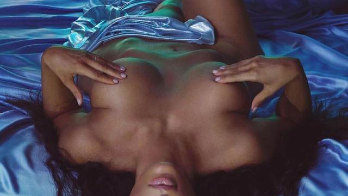 Най-горещите СНИМКИ (18+) на звездите за изминалата година