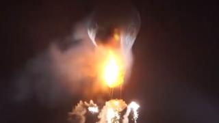 Зрелищно ВИДЕО! Балон, пълен с фойерверки, се взриви в Шри Ланка