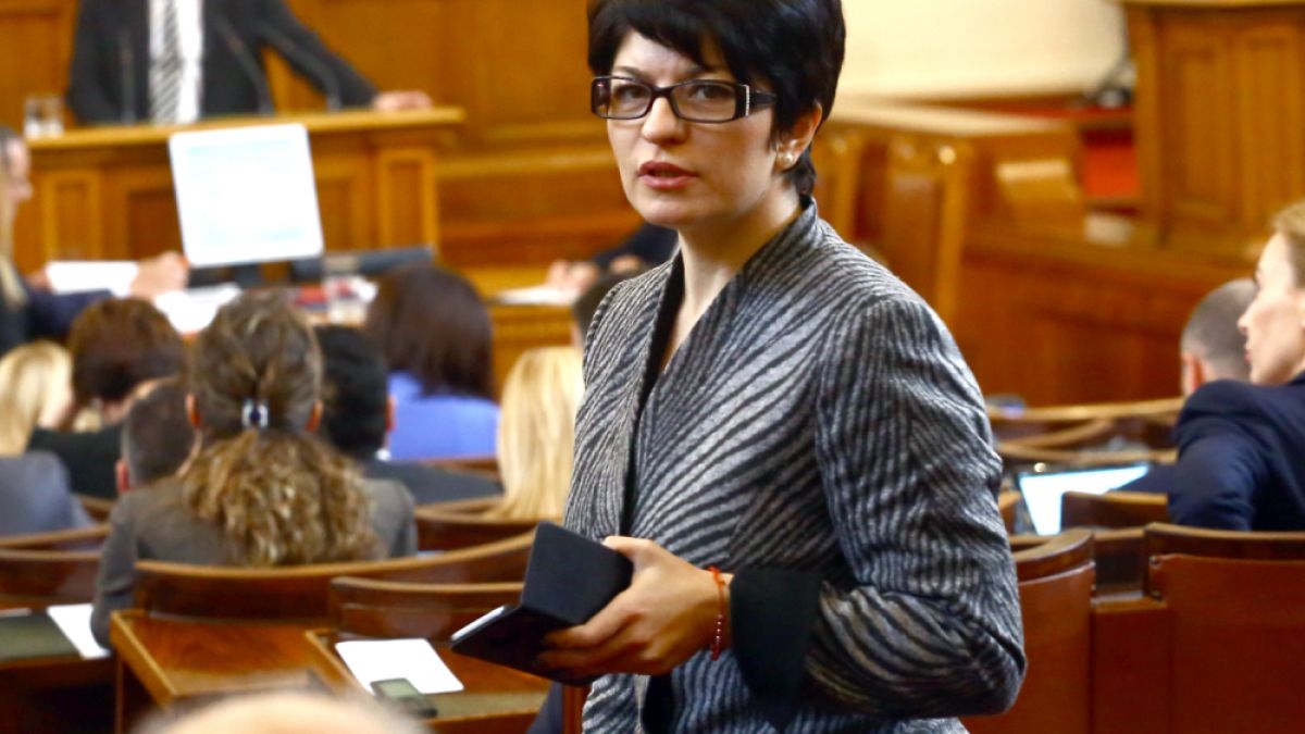 Деси Атанасова към лъжците:  Борисов ще ви осъди и ще плащате до живот!